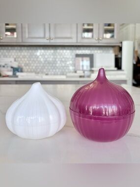 NWOT 2PCS Garlicand Onlion Saver Storage Containers